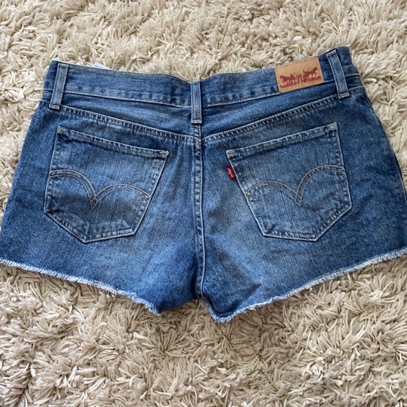 Levi’s shorts - Picture 2 of 3